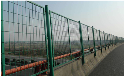 东兴区道路护栏围栏网 - 厂家